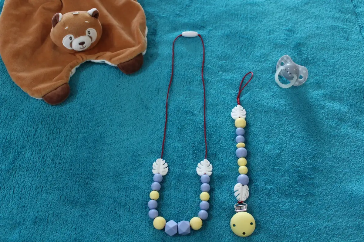 Collier Allaitement + Attache-Tétine Bleu Feuille