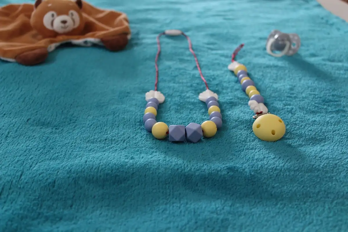 Collier Allaitement + Attache-Tétine Bleu Feuille