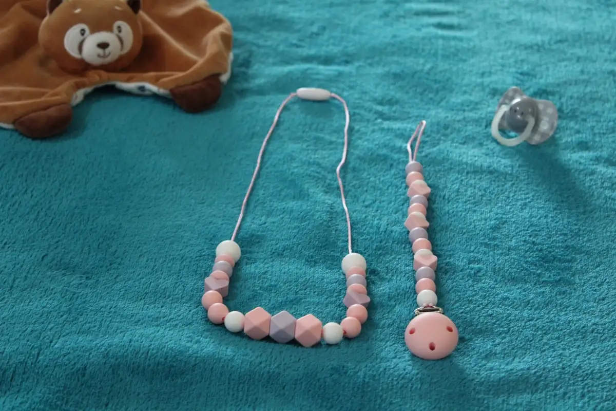 Collier Allaitement + Attache-Tétine  Rose Cœur