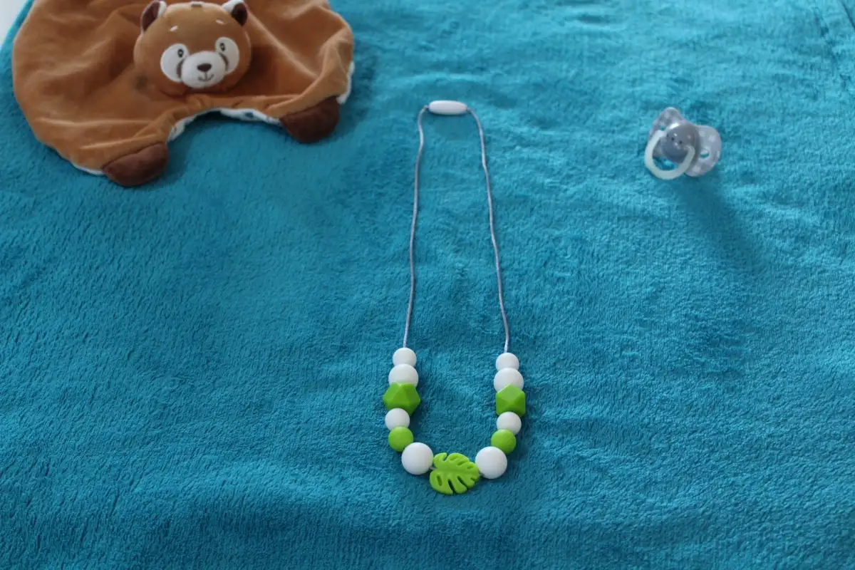 Collier Allaitement Vert Pomme Feuille